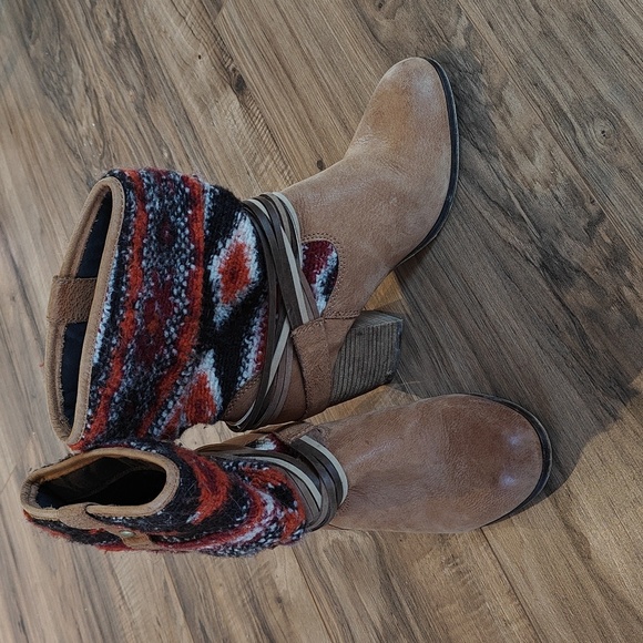 EUC Steve Madden Tolteca Booties - Picture 2 of 10